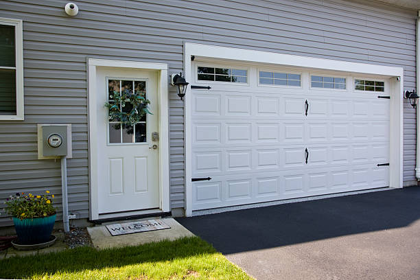 24/7 Emergency Garage Door experts in Louisburg, KS